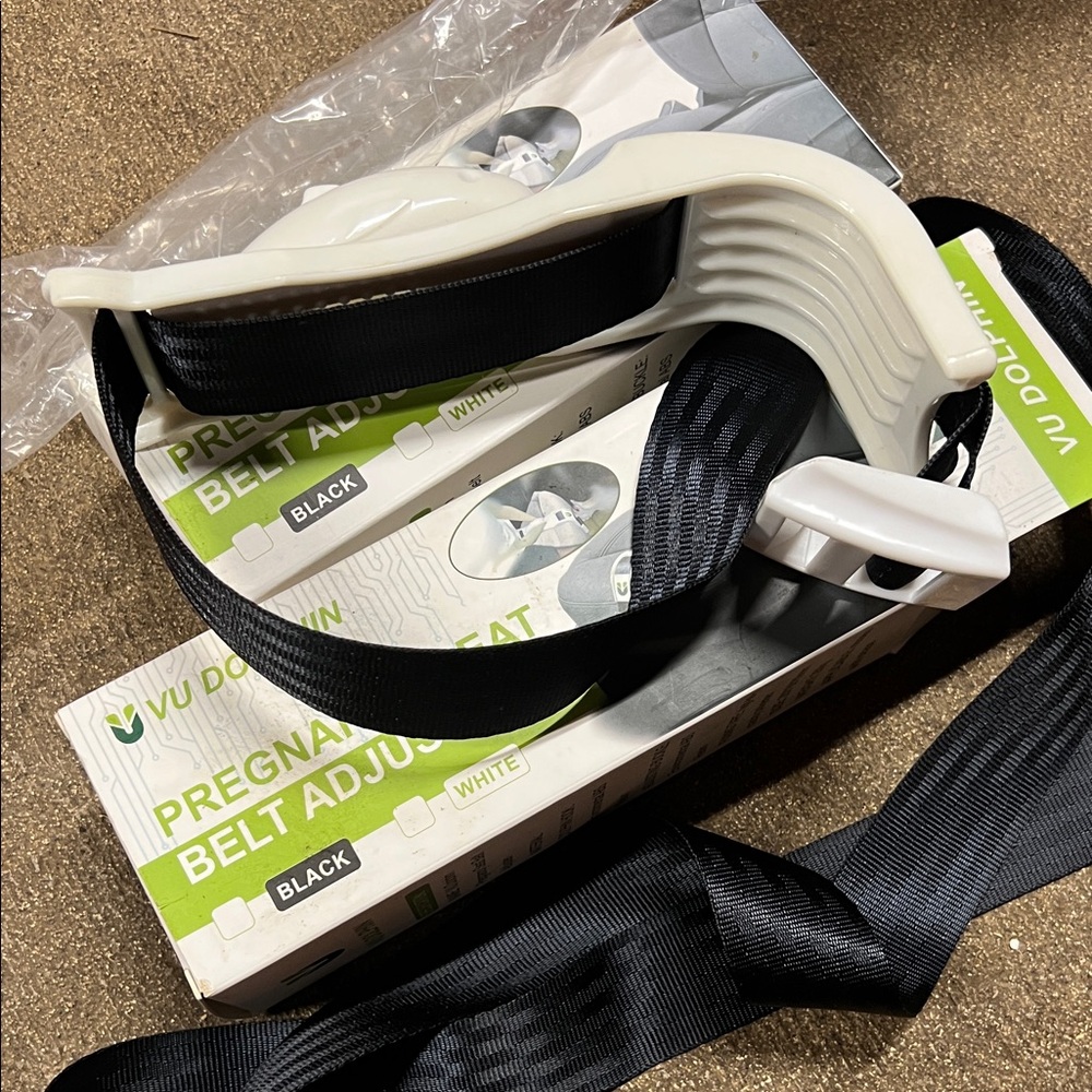 Pregnancy Seat Belt Adjuster - Black and White - Picture 7 of 8